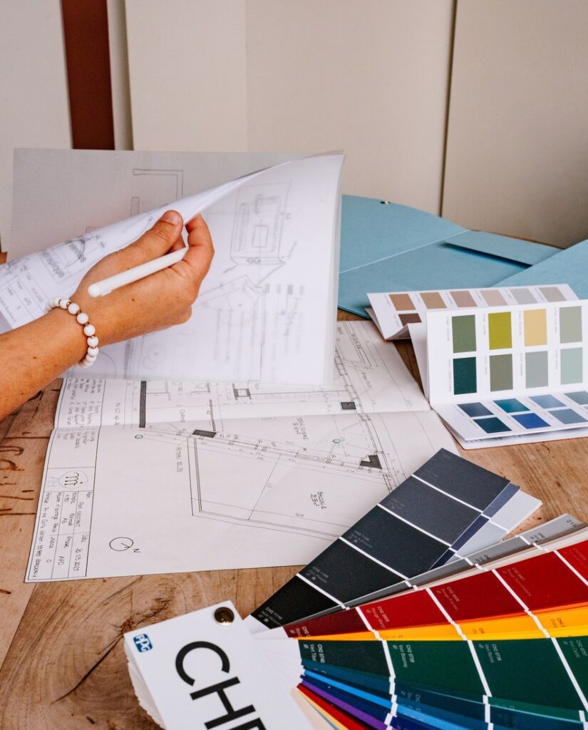 Optez pour une rénovation maitrisée. 1 Geste technique d’architecture intérieure : manipulation de plans et sélection de palettes colorées
